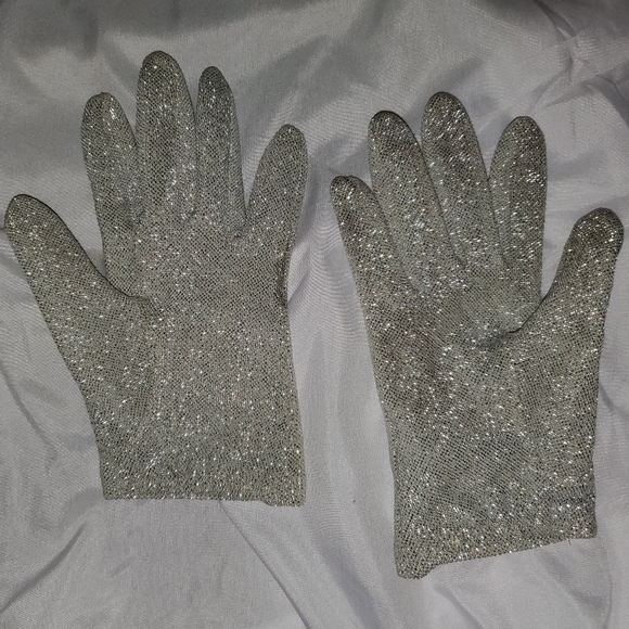 Vintage Style Metallic Small Purse with Chain and Metallic Gloves Set - Picture 10 of 16